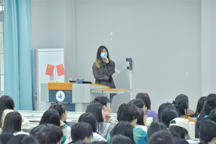 人文学院开展第二十八期入党积极分子培训第三课