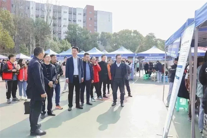 重庆城科举办2023年新学期首场线下校园招聘会