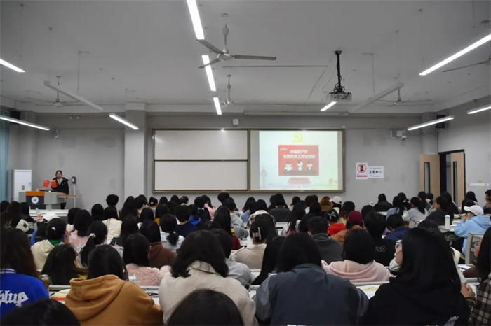 人文学院开展第二十八期入党积极分子培训第七课