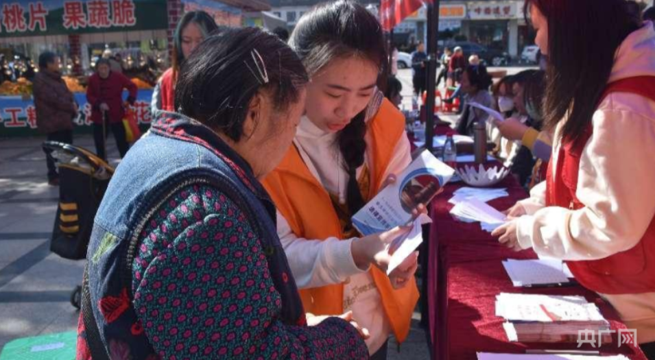 【央广网】3·15：重庆城科举行法律进社区活动