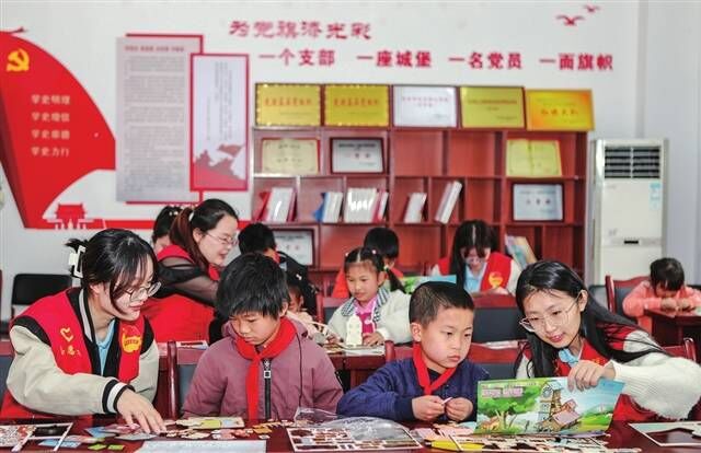 【重庆科技报】 逐梦小小园艺师：重庆城市科技学院代表走进永川区金龙镇金鼎村开展“筑梦小小园艺师”等活动