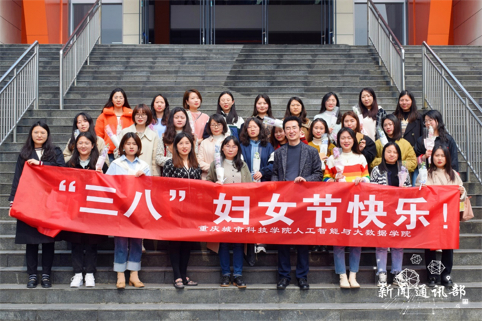 人工智能与大数据学院开展芳香口红DIY沙龙活动