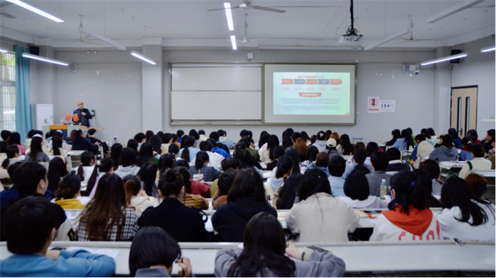 人文学院开展第二十八期入党积极分子培训第二课