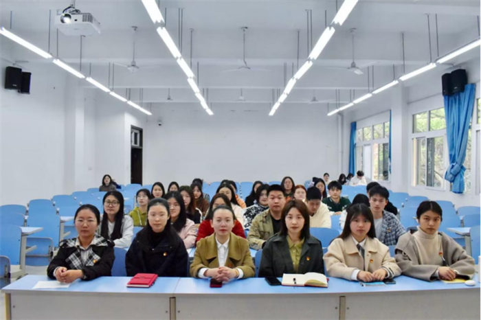 经济管理学院学生开展第四党支部主题党日活动