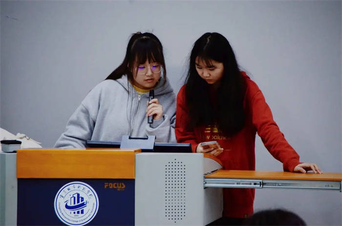 【搜狐新闻】重庆城市科技学院人文学院开展入党积极分子复习课程及模拟考试