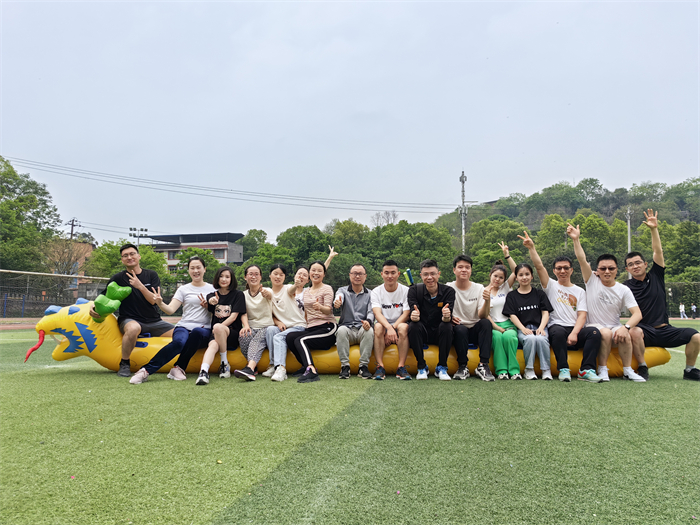 建筑与土木工程学院教职工积极参与学校春季田径运动会