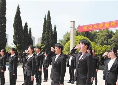 【渝西都市报 】追远抚今祭英烈 承志接续新征程：重庆城市科技学院举行“缅怀先烈学党史，牢记使命勇担当”清明祭英烈主题活动。