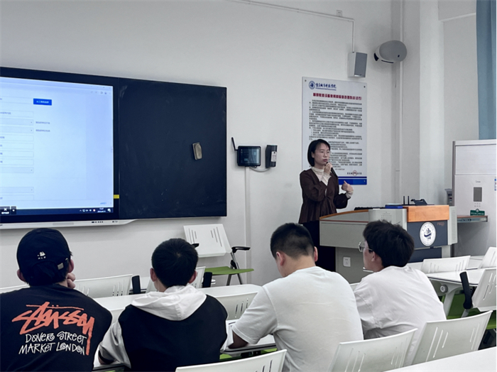 人文学院顺利召开2023届毕业生就业指导主题班会