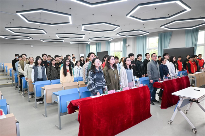 电气工程与智能制造学院举行变废为宝手工制作大赛决赛