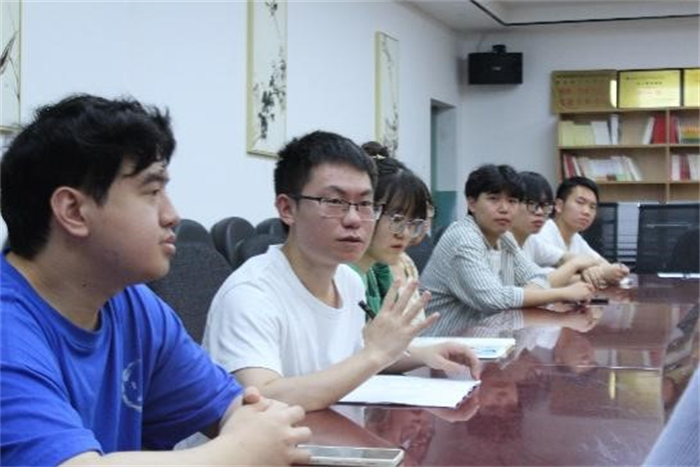 建筑与土木工程学院举办“书记面对面”2023届毕业生座谈会