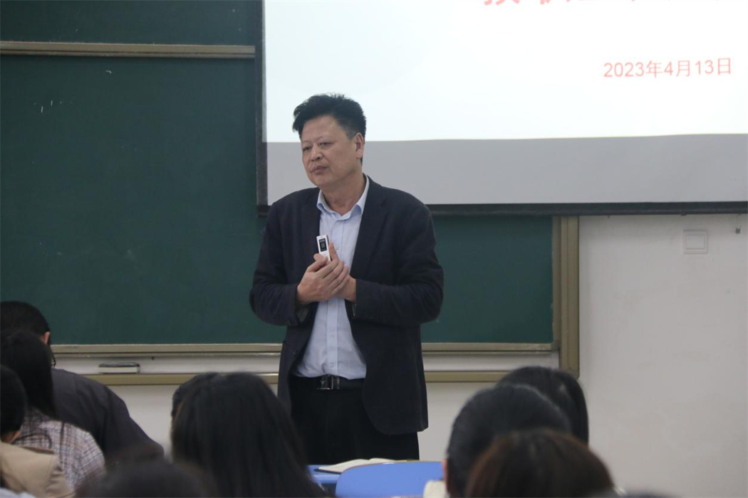 电气工程与智能制造学院组织开展学院教职工大会