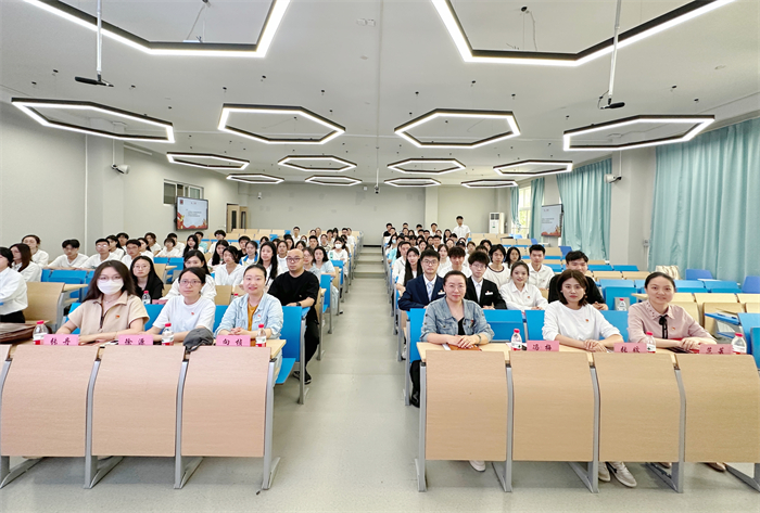 大学生党建工作中心及各分中心召开干部交流会