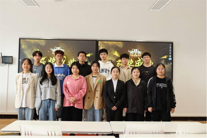 人文学院举办E-ZONE英语协会晨读颁奖典礼