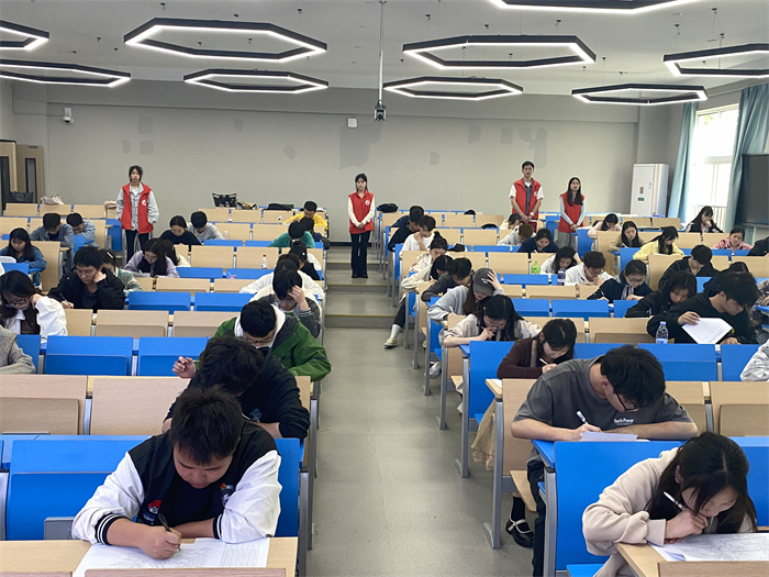 人工智能与大数据学院开展第28期入党积极分子党课模拟考试