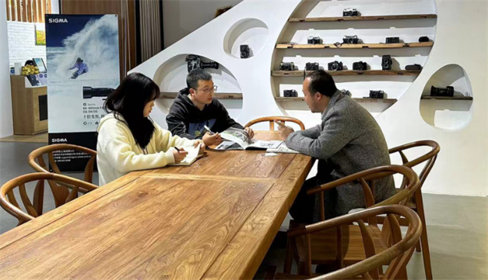 艺术与传媒学院赴重庆比蓝摄影器材有限公司开展访企拓岗活动