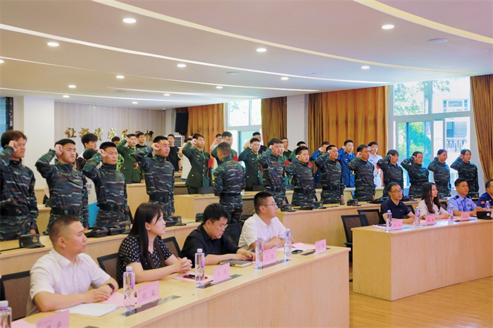 重庆城市科技学院成功召开退役士兵服务站揭牌仪式暨消防宣传月颁奖大会