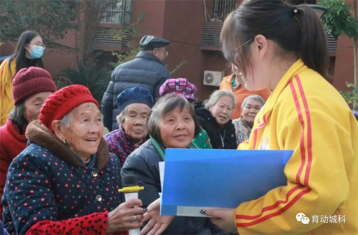 体育与大健康学院学生第一党支部寒假“我是党员，我奉献”党员实践教育活动