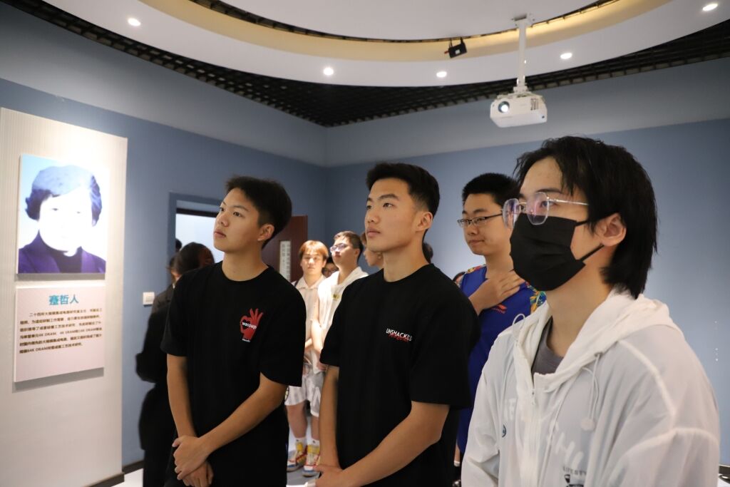 【新重庆】重庆城市科技学院这所高校里藏着一座集成电路创业史陈列馆