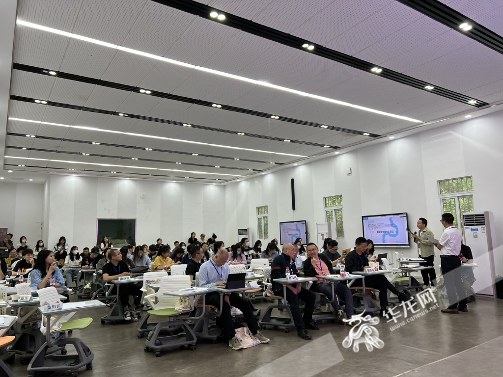 【华龙网】参与城市更新进程 重庆城科等六校联动围绕九龙半岛做毕业设计