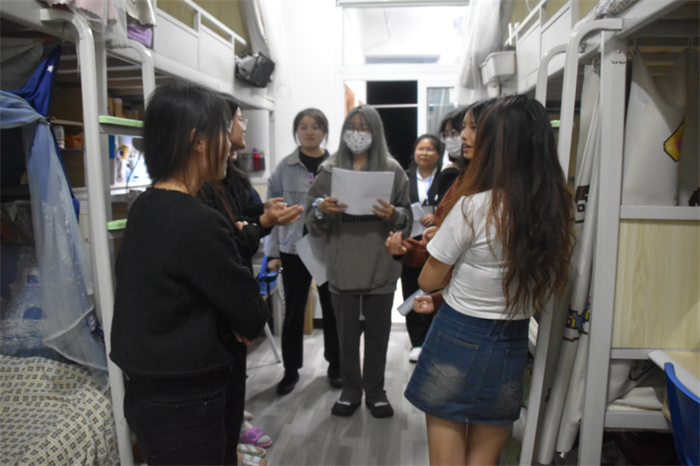人文学院开展“宿舍大比拼”之寝室初评活动