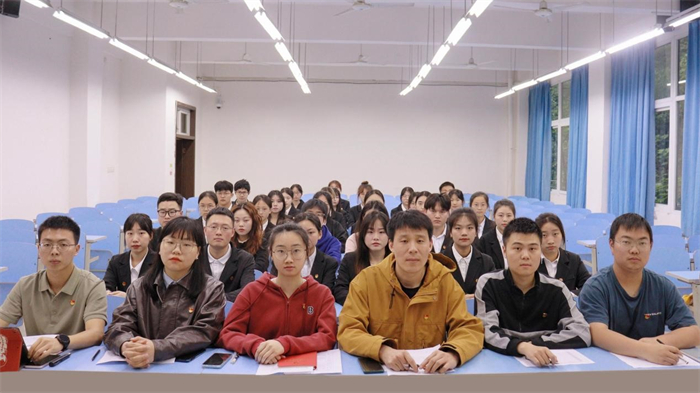 经济管理学院学生第二党支部开展入党积极分子骨干班面试推优工作