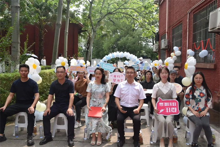 人文学院举办2023年“青衿之志行致远，梦系青春启韶华”毕业季活动