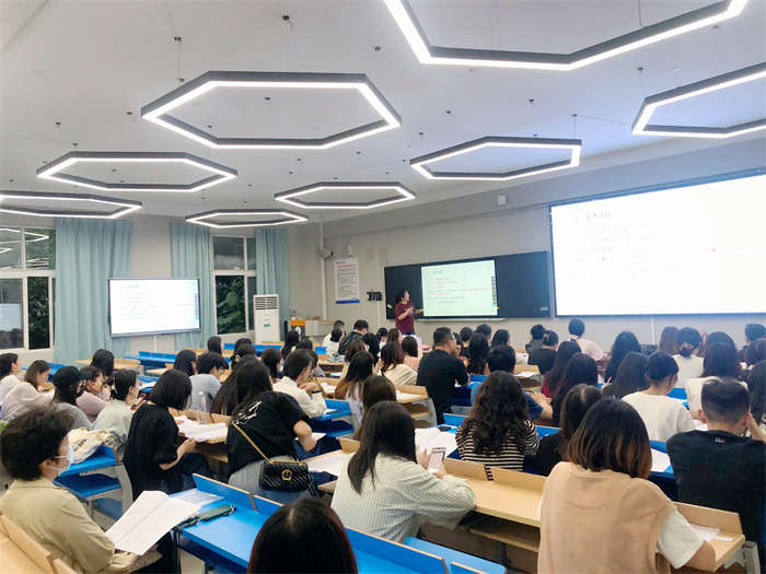 人文学院举行全国高校英语专业四级考试