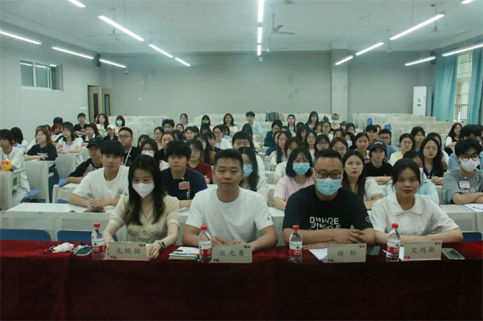人文学院团总支·学生会召开述职评议会