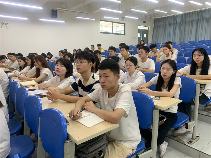 建筑管理学院党总支组织召开高校学生意识形态教育