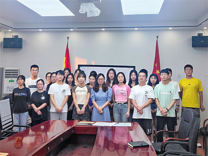 建筑与土木工程学院学生第六党支部开展党小组会议