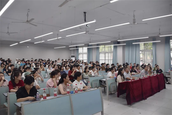 人文学院首场“优秀校友分享会”活动圆满结束