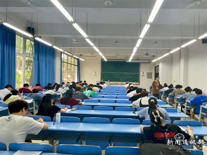 人工智能与大数据学院圆满举行第三期青马工程培训班结业考试