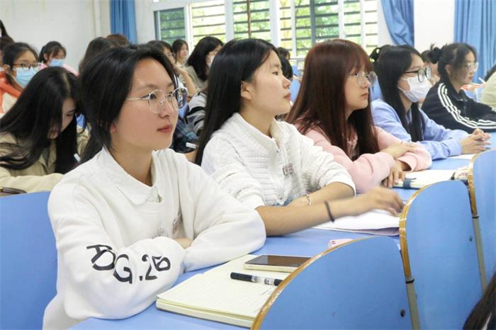 【大鱼新闻】重庆城市科技学院经济管理学院骨干班开展五月集中理论学习