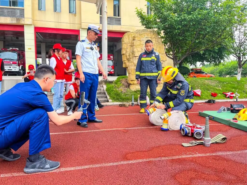 【新重庆】 永川区：重庆城市科技学院线上直播+线下体验 为消防志愿者“充电”