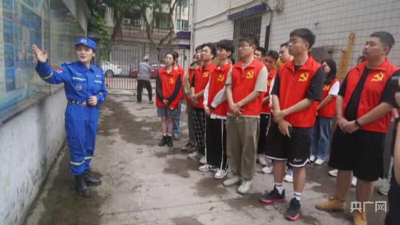 【央广网】走进蓝天救援 重庆城科开展主题党日活动
