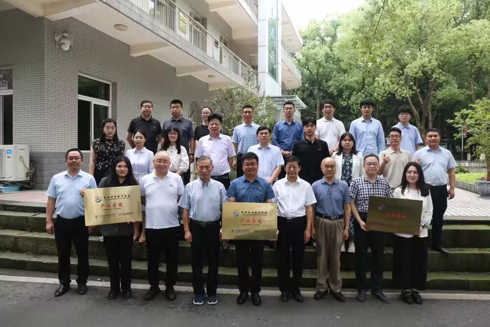 【重庆日报】把企业用人需求精准纳入学校人才培养方案 重庆城市科技学院成立鲁班绿智数字智能产业学院
