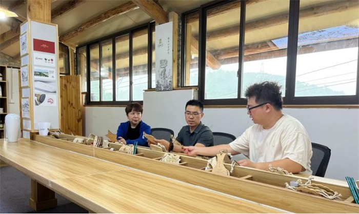 【一点资讯】重庆城科艺术与传媒学院赴北碚区龙王村金扁担供销合作社开展访企拓岗活动