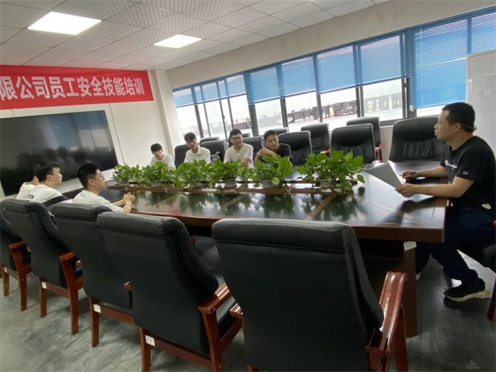 电气工程与智能制造学院组织毕业生赴企参观面试