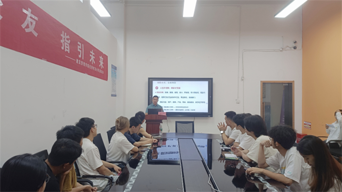 建筑管理学院开展“对话校友，指引未来”优秀校友分享座谈会
