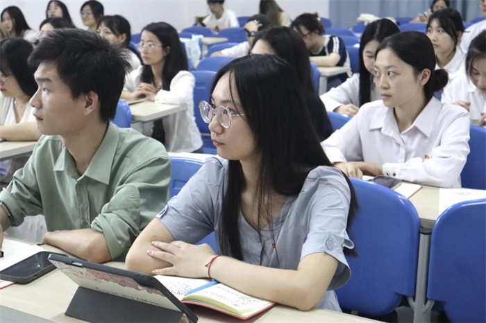经济管理学院学生第五党支部开展主题党日活动