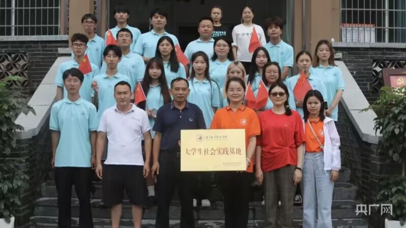 【重庆共青团_ 学载青春梦】三下乡丨“青春建功新重庆”行走的思政课，重庆城市科技学院等高校组织学生三下乡活动