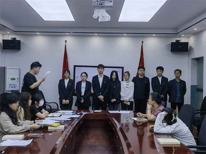 建筑与土木工程学院学生第三党支部召开预备党员转正大会学生第三党支部召开预备党员转正大会