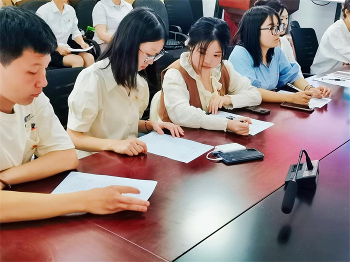 人文学院学生第二党支部召开预备党员转正大会