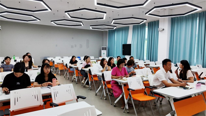 人工智能与大数据学院开展辅导员技能培训研讨会