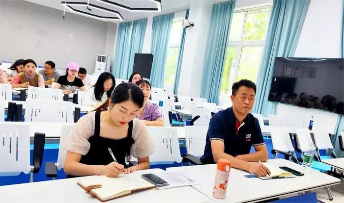 【网易新闻】重庆城市科技学院人工智能与大数据学院召开新学期工作部署会