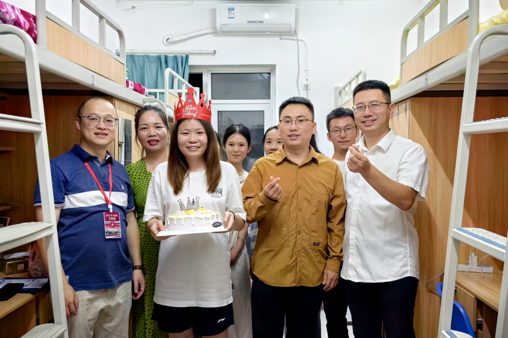 【央广网】重庆城科暖心事｜当大一新生生日邂逅开学报到日