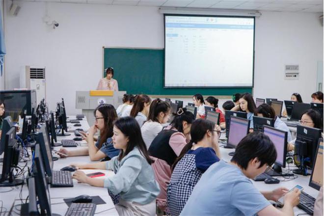 【网易新闻】重庆城市科技学院大学生就业指导服务中心召开2024届毕业班辅导员专题培训会