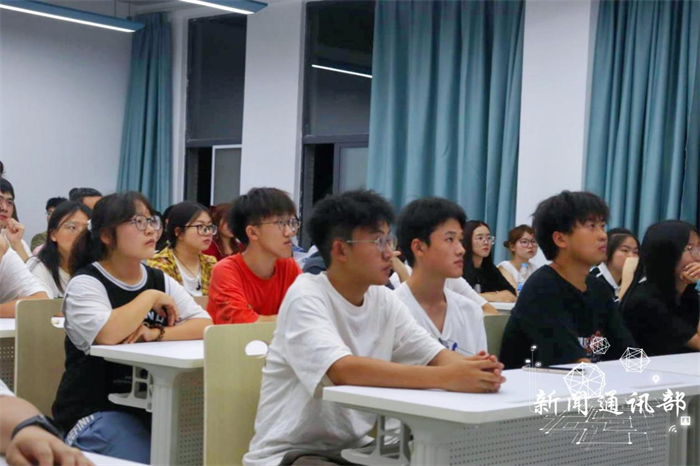 人工智能与大数据学院开展迎新志愿者培训会