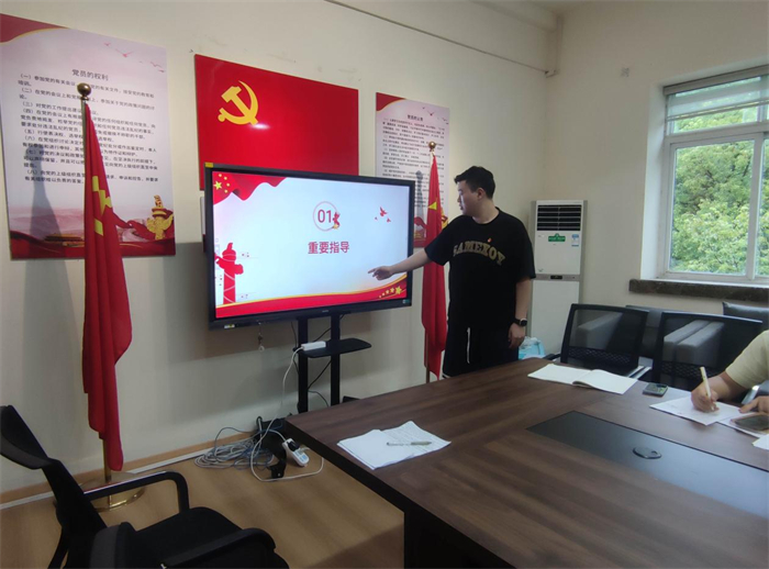 建筑与土木工程学院学生召开第三党支部组织生活会