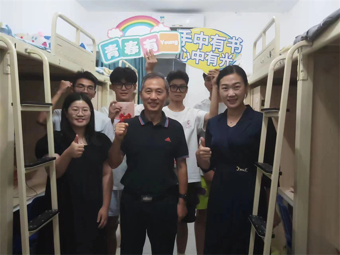 重庆城科校领导走访宿舍暖心慰问
